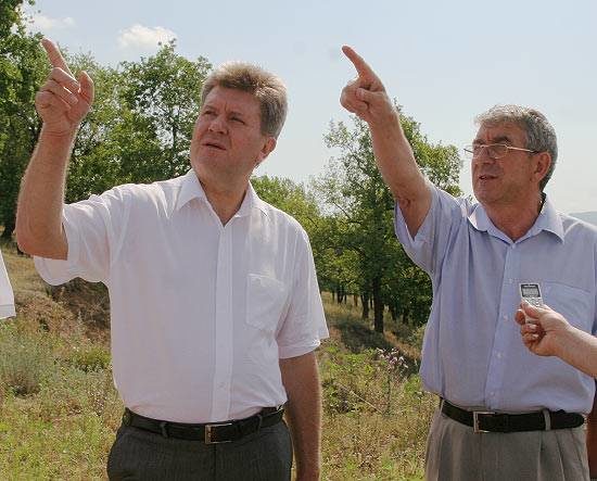 Мэр Тольятти Анатолий Пушков и депутат Владимир Поплавский