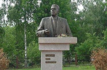 Памятник Ивану Комзину