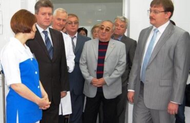 Министр Куличенко, мэр Пушков и представители компаний-спонсоров реконструкции перинатального центра