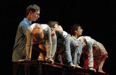 Сцена из спектакля &laquo;Зов белых журавлей&raquo;