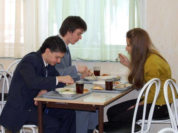 Школьная столовая