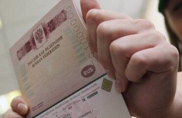 Жители Самарской области за полгода получили 100 тысяч загранпаспортов